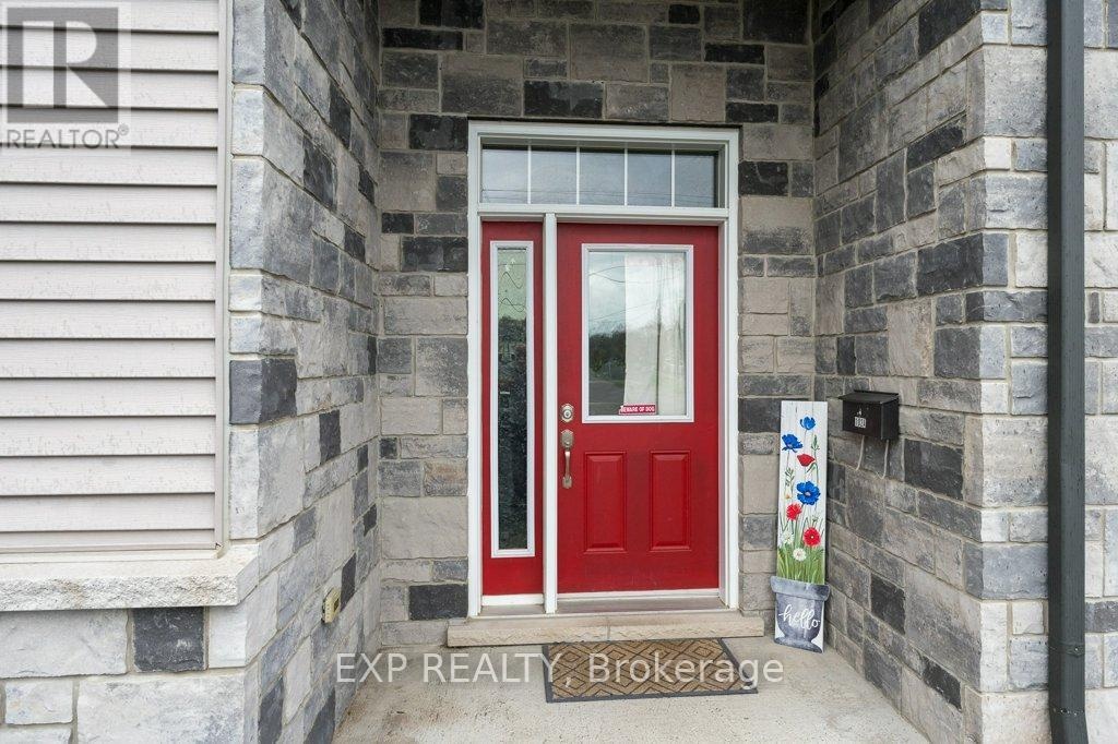 A - 102 Davis Street E, Quinte West, Ontario  K8V 4L1 - Photo 3 - X13058138