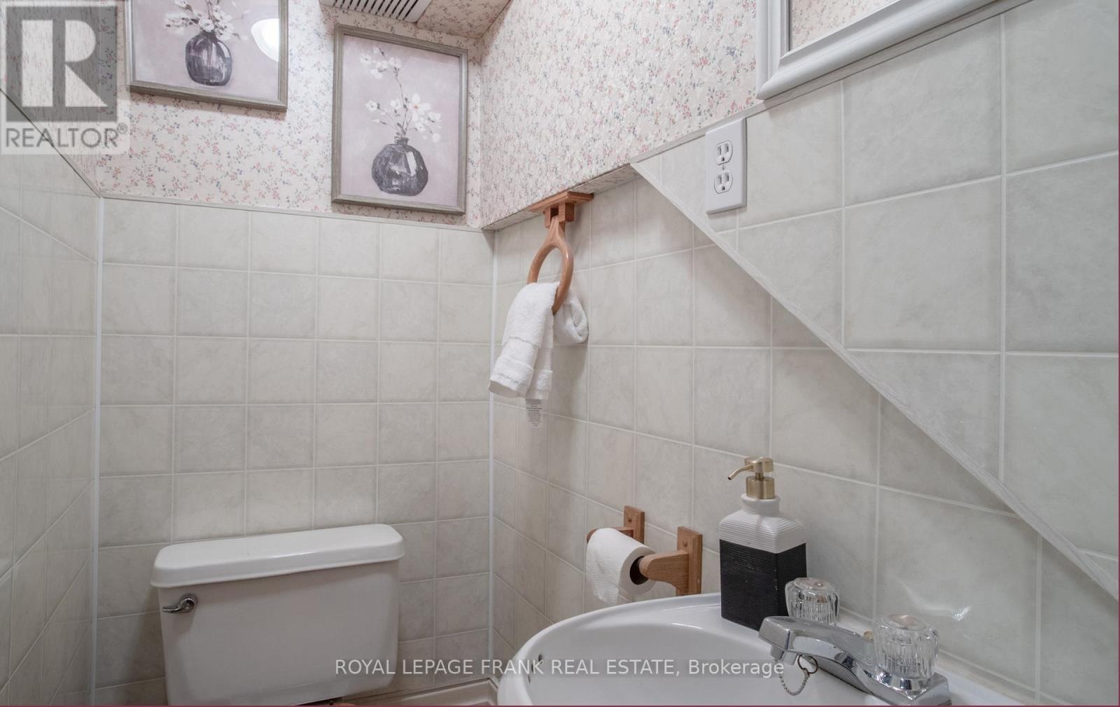 33 Fairbanks Street, Oshawa, Ontario  L1H 2L7 - Photo 19 - E13060012
