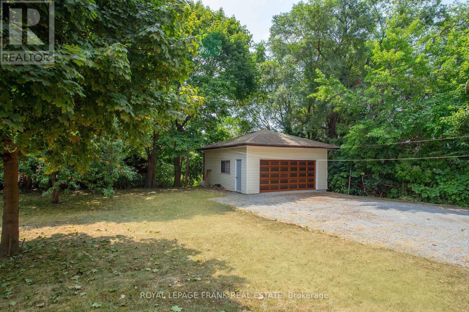33 Fairbanks Street, Oshawa, Ontario  L1H 2L7 - Photo 31 - E13060012