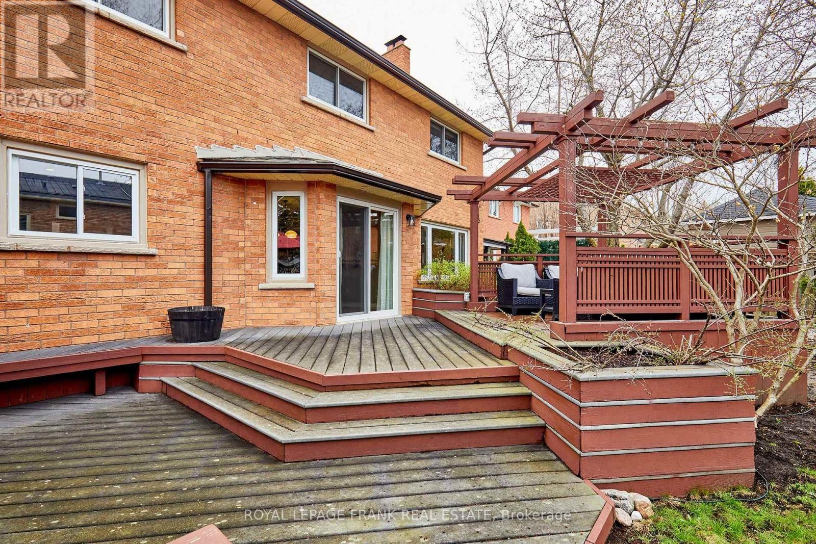 10 Dorman Drive, Whitchurch-Stouffville, Ontario  L4A 6A2 - Photo 7 - N13069356