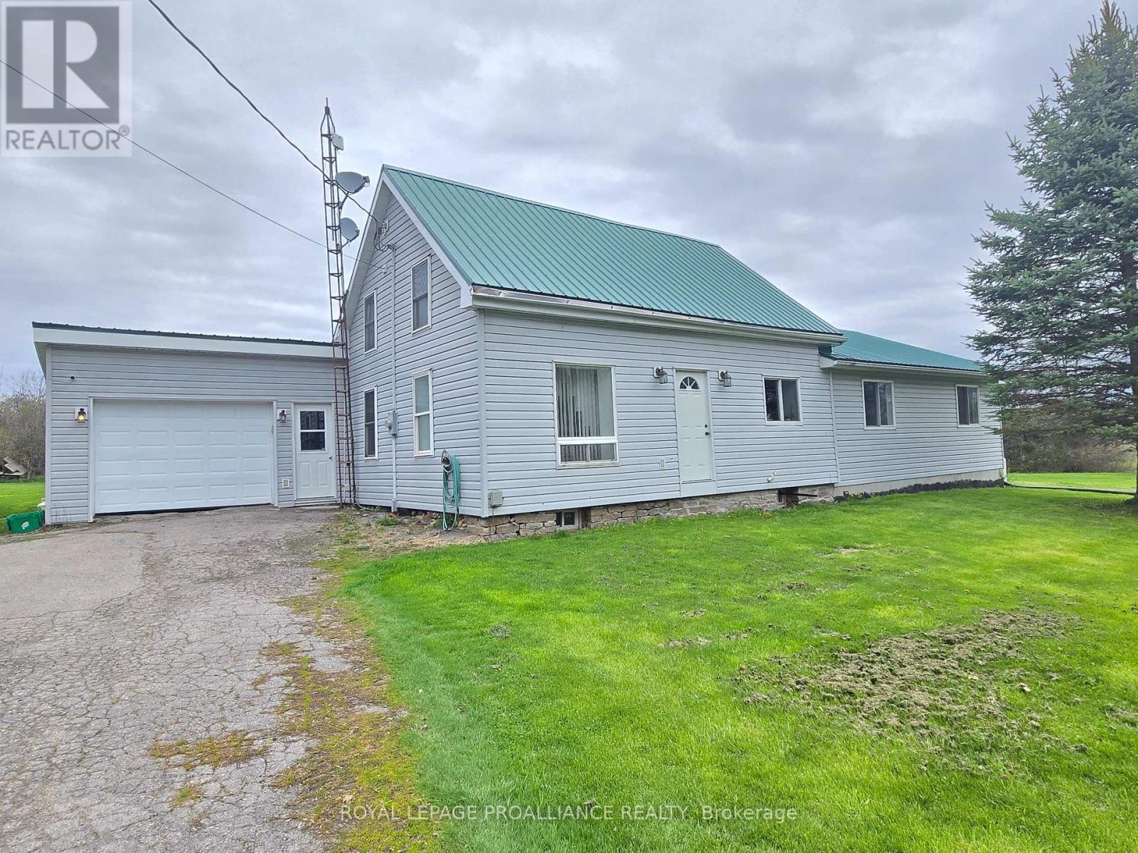 118 Hubbs Road, Prince Edward County, Ontario  K0K 1A0 - Photo 3 - X12774598