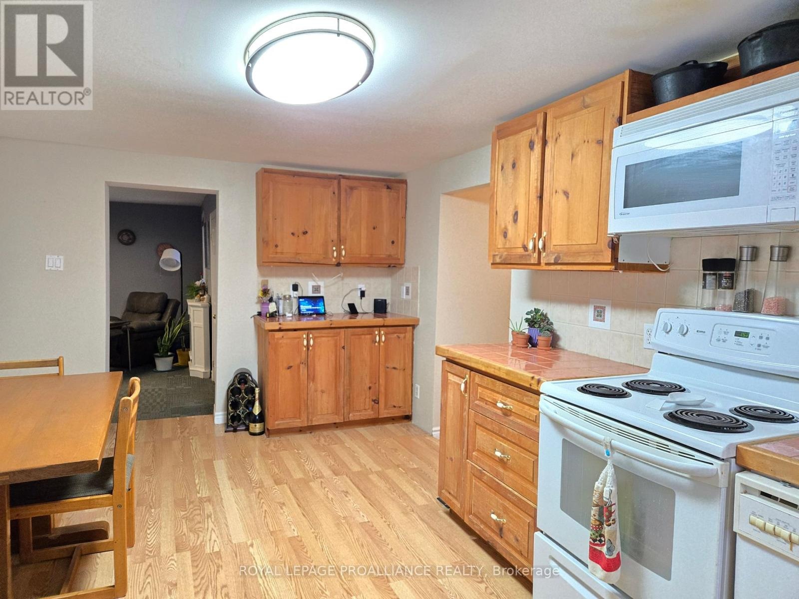 118 Hubbs Road, Prince Edward County, Ontario  K0K 1A0 - Photo 6 - X12774598