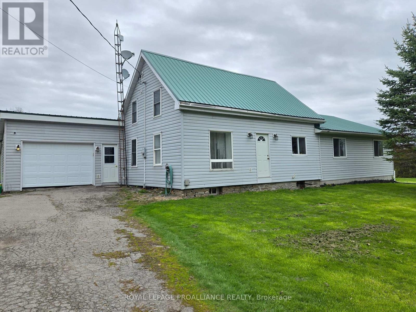 118 Hubbs Road, Prince Edward County, Ontario  K0K 1A0 - Photo 1 - X12774598