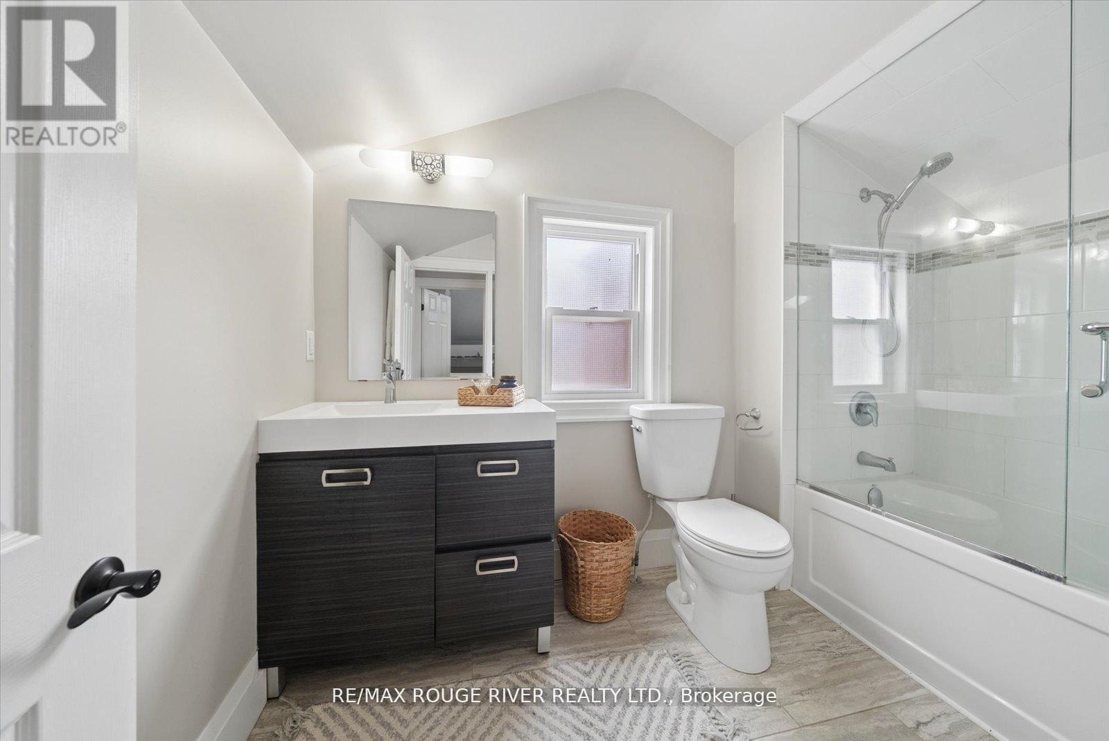 28 Columbus Road E, Oshawa, Ontario  L1H 7K4 - Photo 26 - E13074156