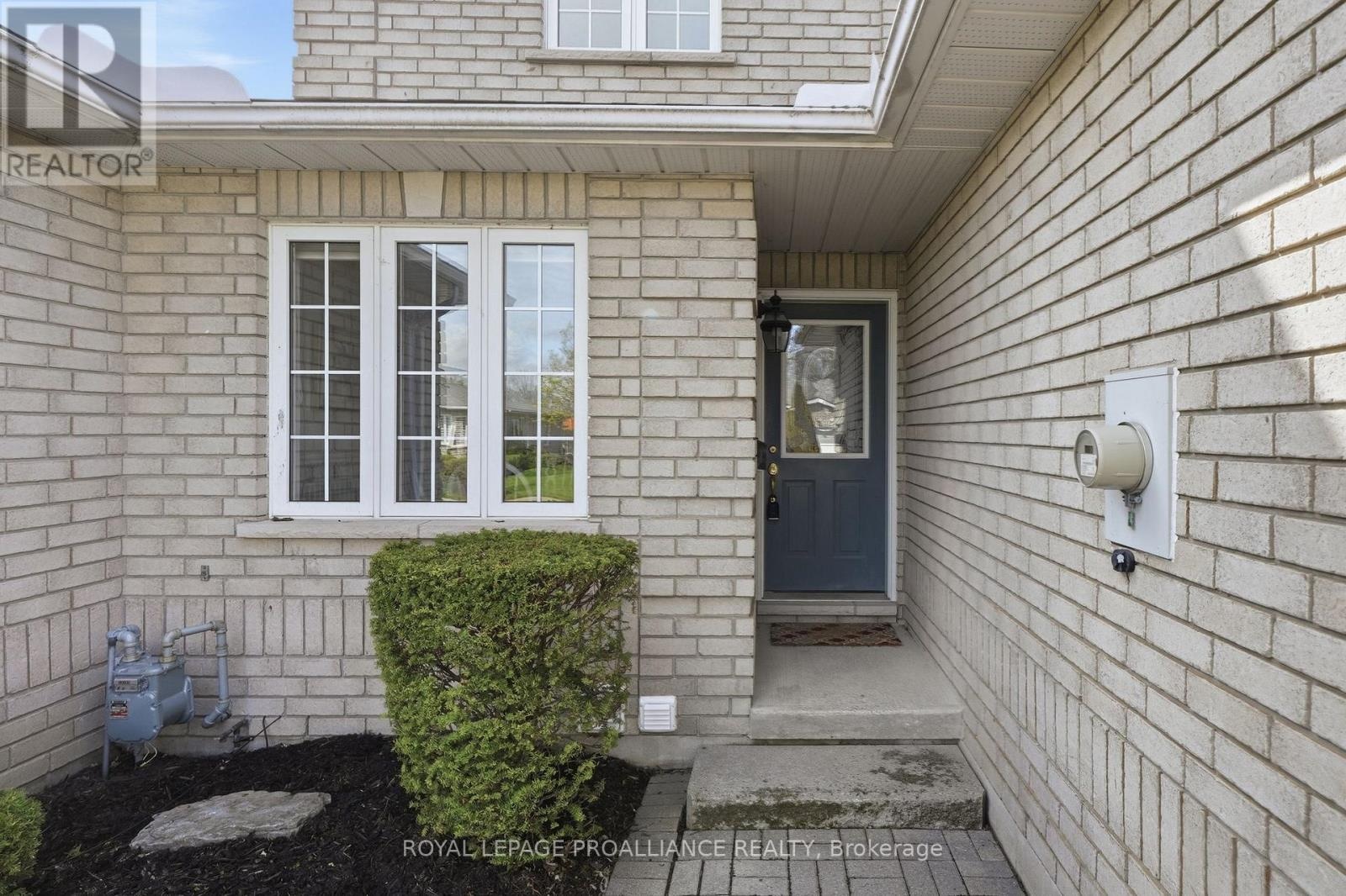 17 Pinegrove Court, Belleville, Ontario K8N 5X9 - Photo 1 - X12919198