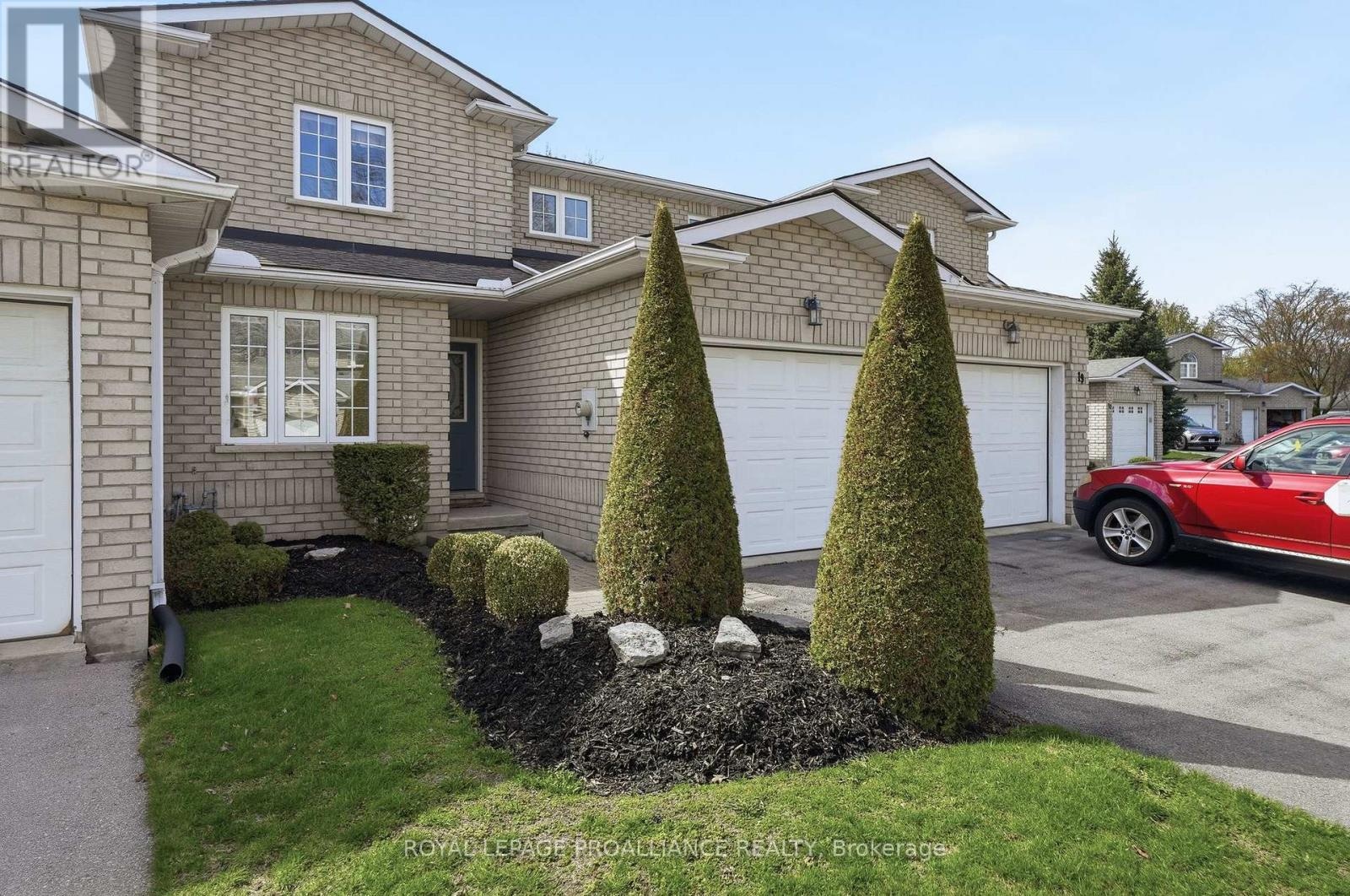 17 Pinegrove Court, Belleville, Ontario K8N 5X9 - Photo 3 - X12919198