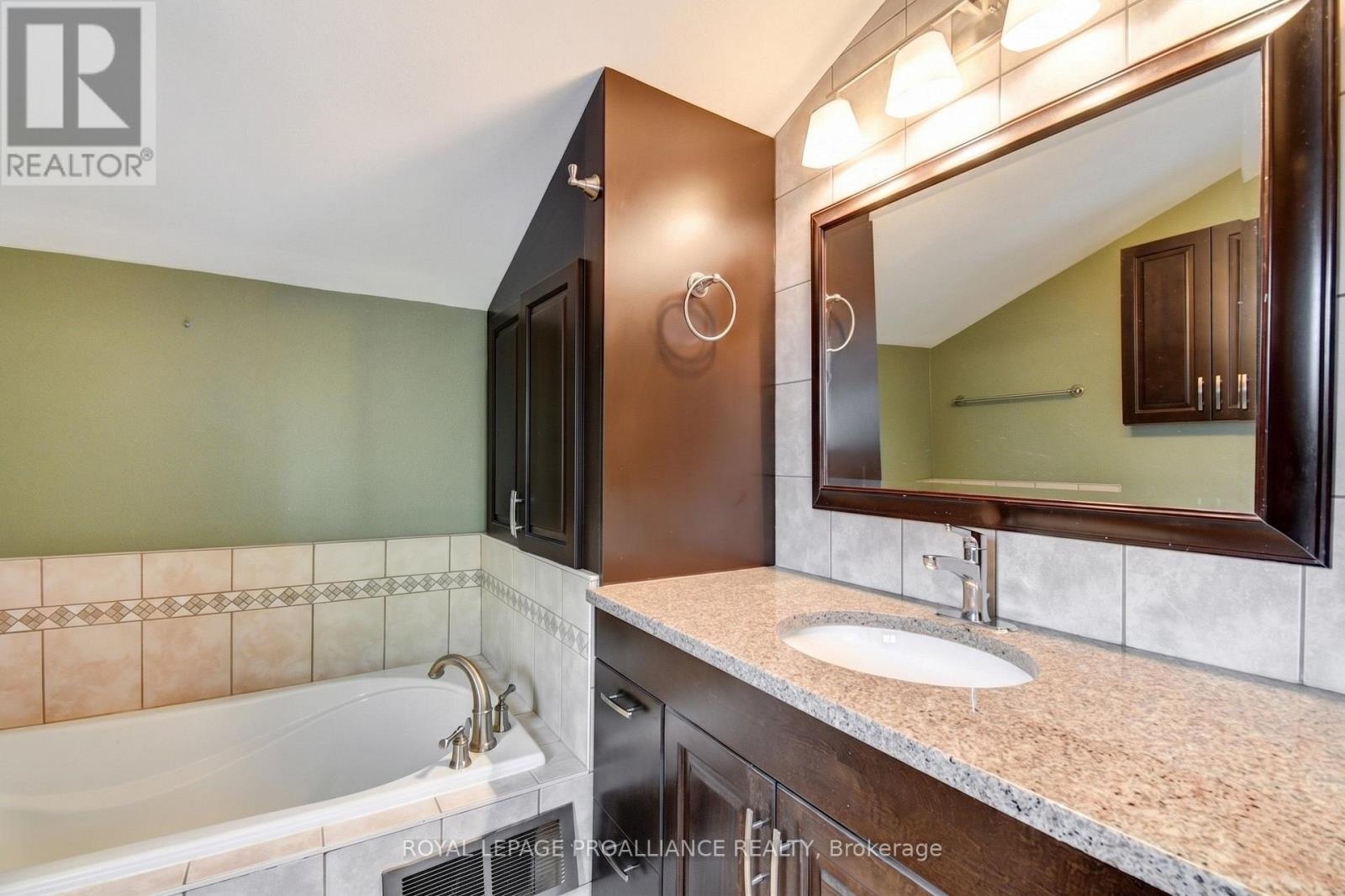1407 Spooks Bay Lane, Highlands East, Ontario  K0L 1A0 - Photo 50 - X13082710
