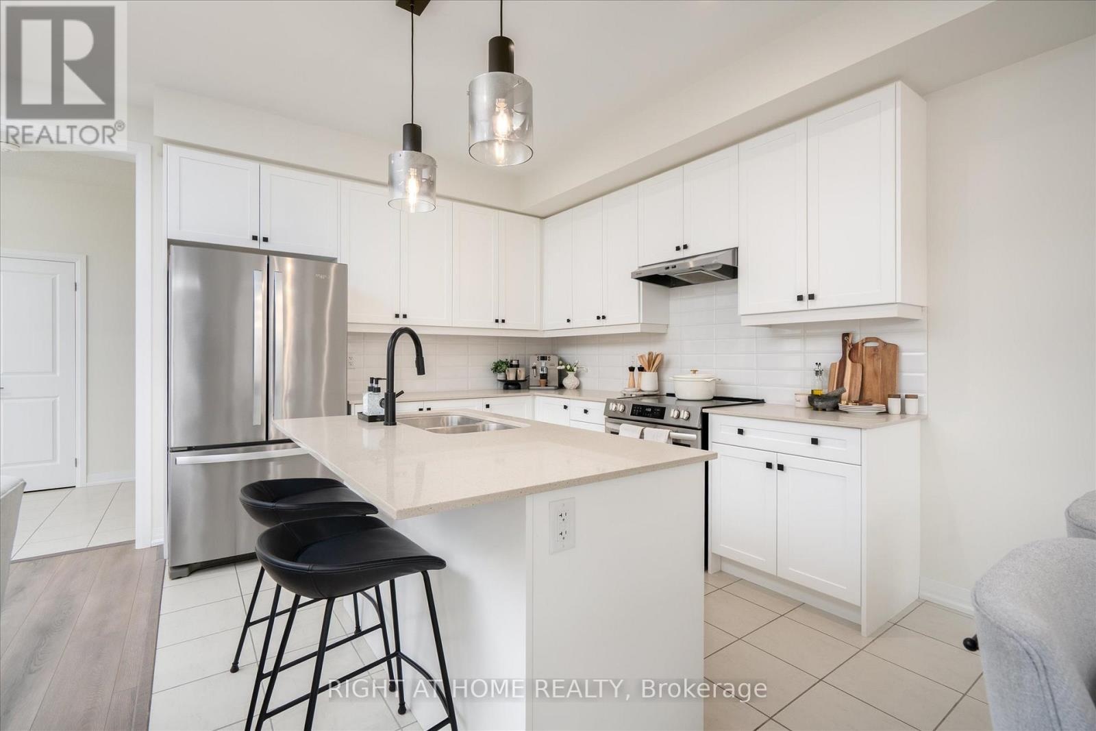 38 Van Wart Street, Whitby, Ontario  L1P 0P8 - Photo 11 - E13083006