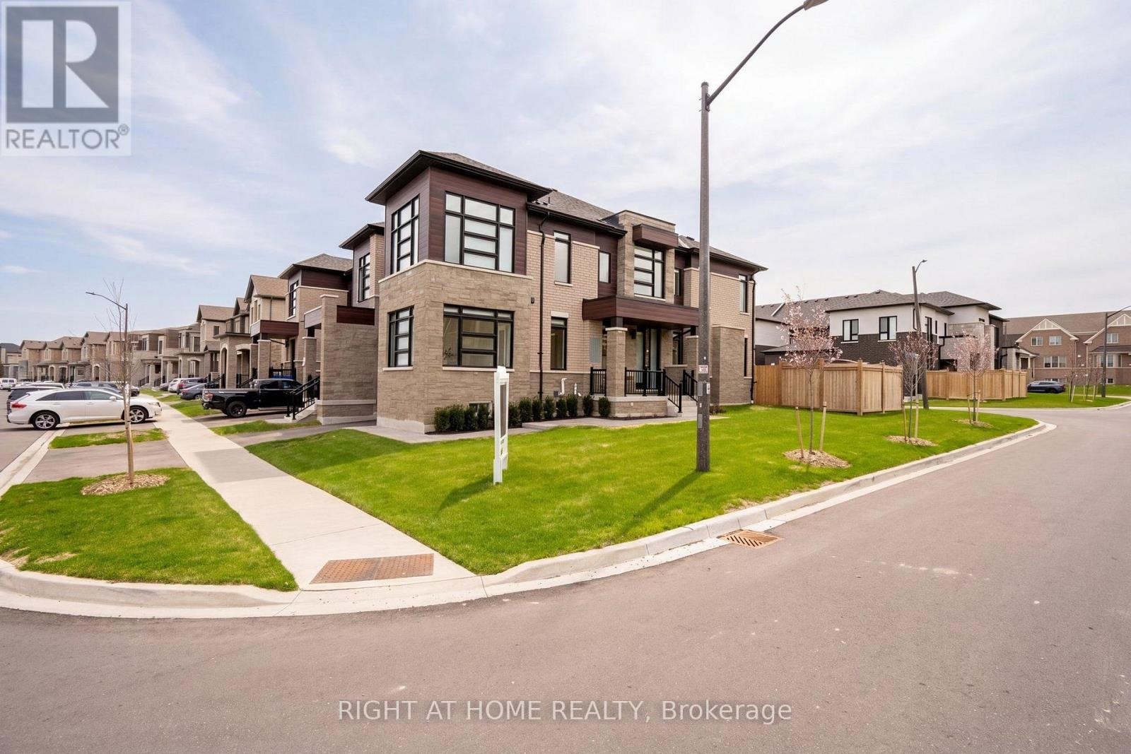 38 Van Wart Street, Whitby, Ontario  L1P 0P8 - Photo 2 - E13083006