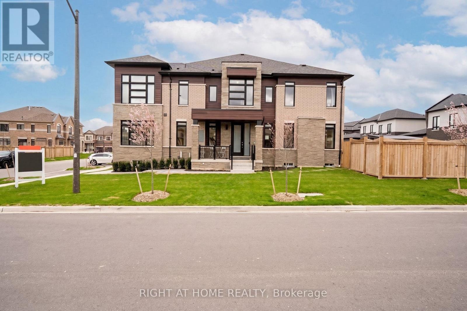 38 Van Wart Street, Whitby, Ontario  L1P 0P8 - Photo 1 - E13083006