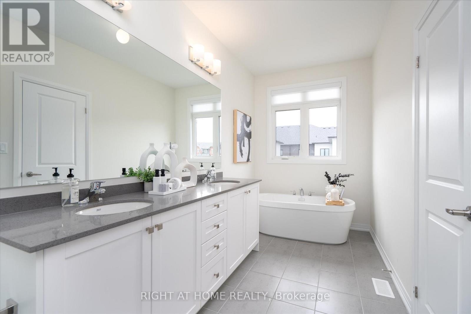 38 Van Wart Street, Whitby, Ontario  L1P 0P8 - Photo 23 - E13083006