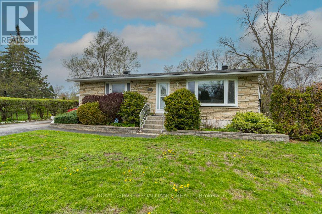 86 Store Street, Quinte West, Ontario K8V 4J2 - Photo 1 - X13099038