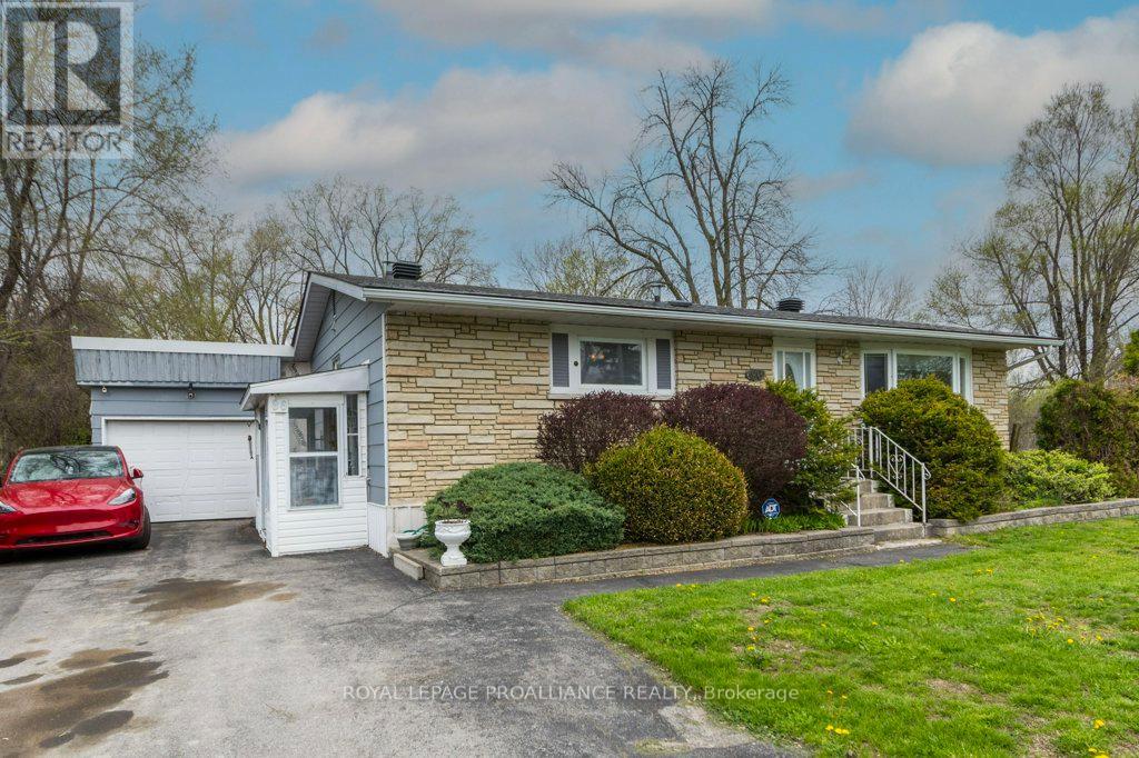 86 Store Street, Quinte West, Ontario K8V 4J2 - Photo 3 - X13099038