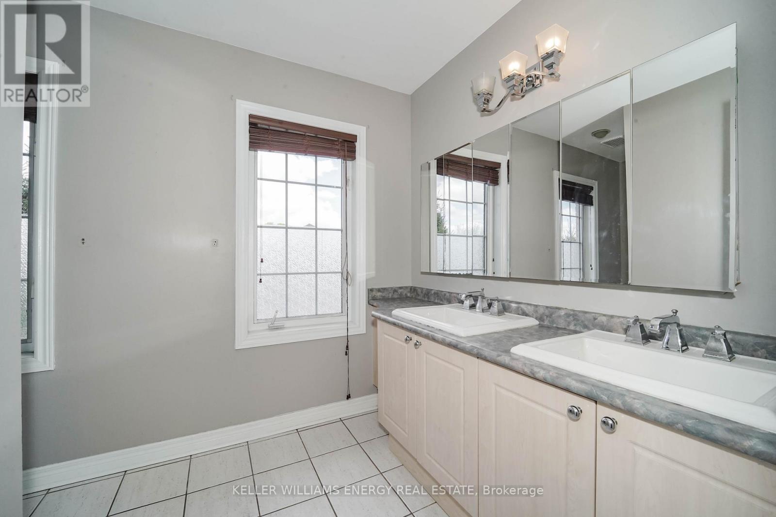 51 Divine Drive, Whitby, Ontario L1R 2T5 - Photo 24 - E13100494