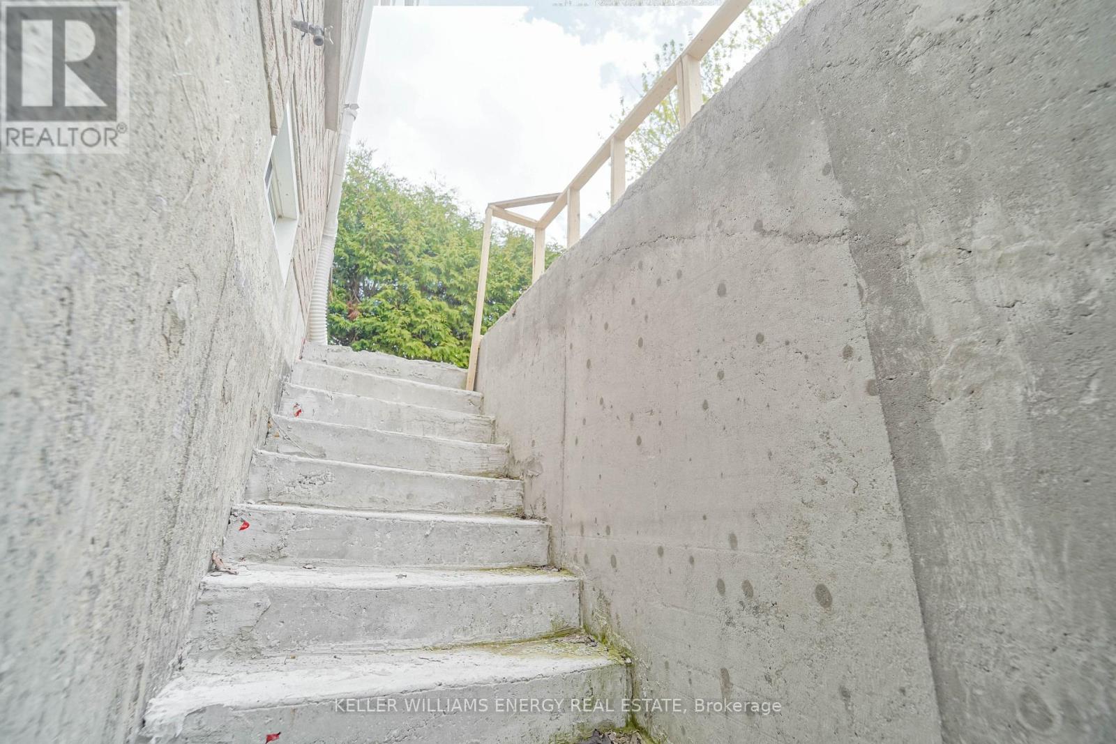 51 Divine Drive, Whitby, Ontario L1R 2T5 - Photo 33 - E13100494