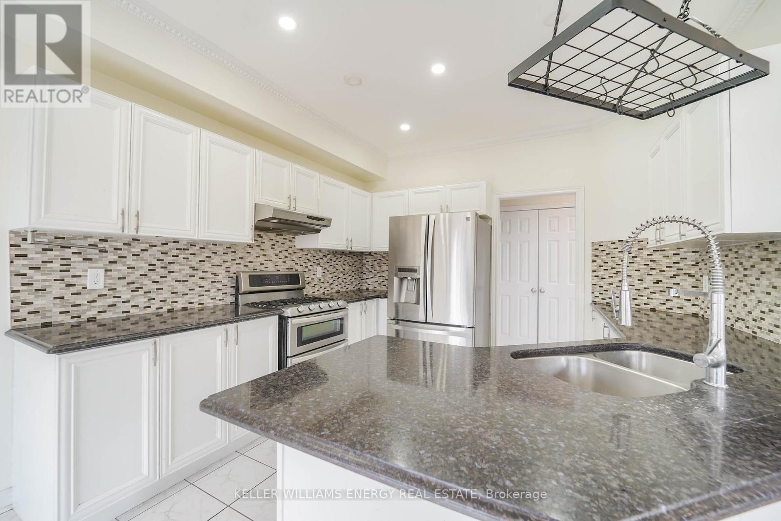 51 Divine Drive, Whitby, Ontario L1R 2T5 - Photo 9 - E13100494