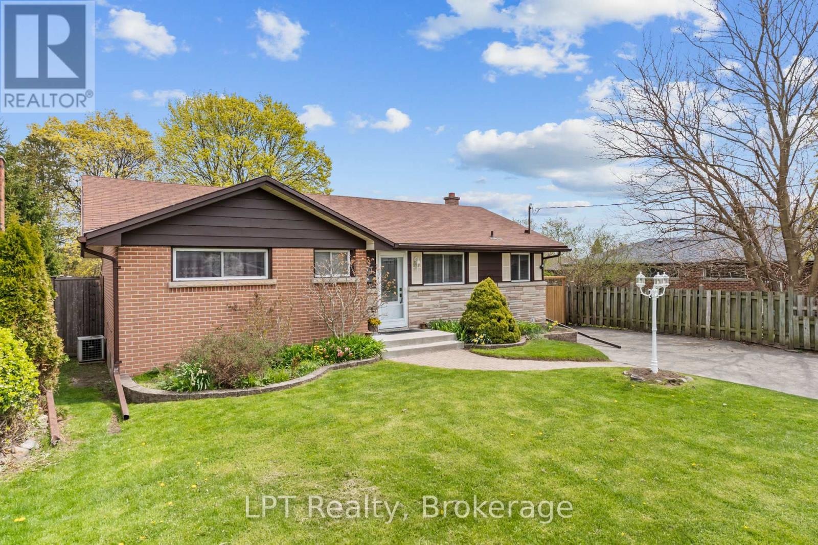 519 Rosmere Street, Oshawa, Ontario  L1J 5H5 - Photo 2 - E13113854