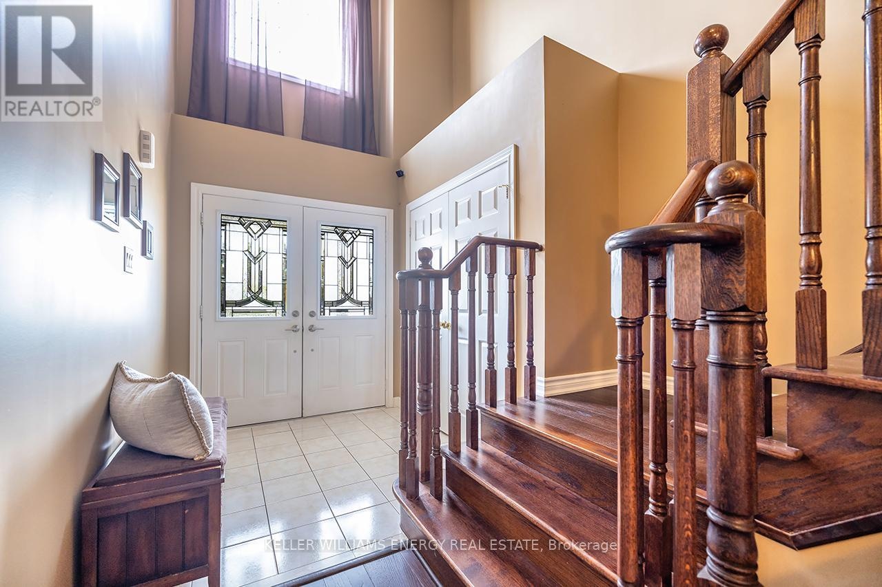 49 Harkness Drive, Whitby, Ontario  L1R 0C5 - Photo 4 - E13121088