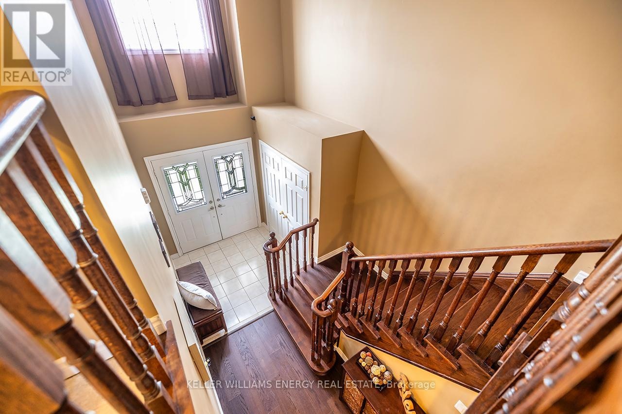 49 Harkness Drive, Whitby, Ontario  L1R 0C5 - Photo 6 - E13121088