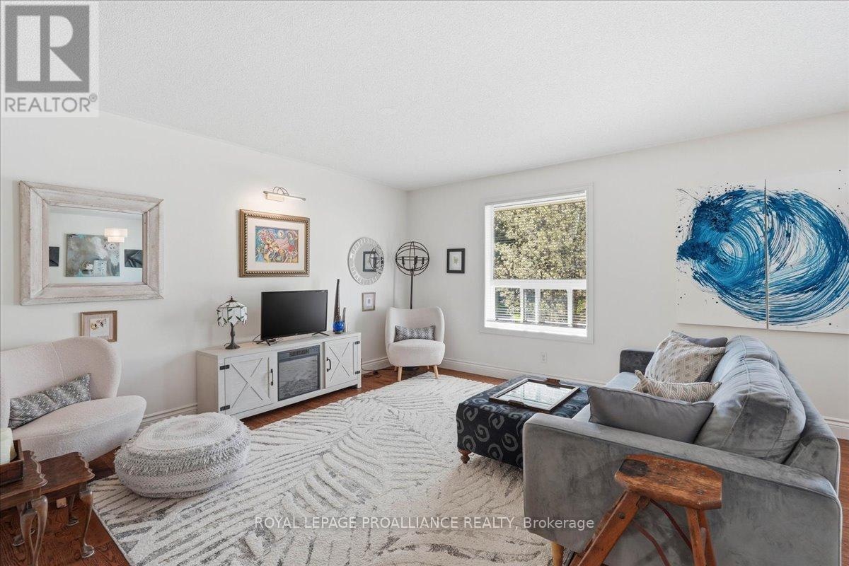 82 West Mary Street, Prince Edward County, Ontario  K0K 2T0 - Photo 9 - X13127712