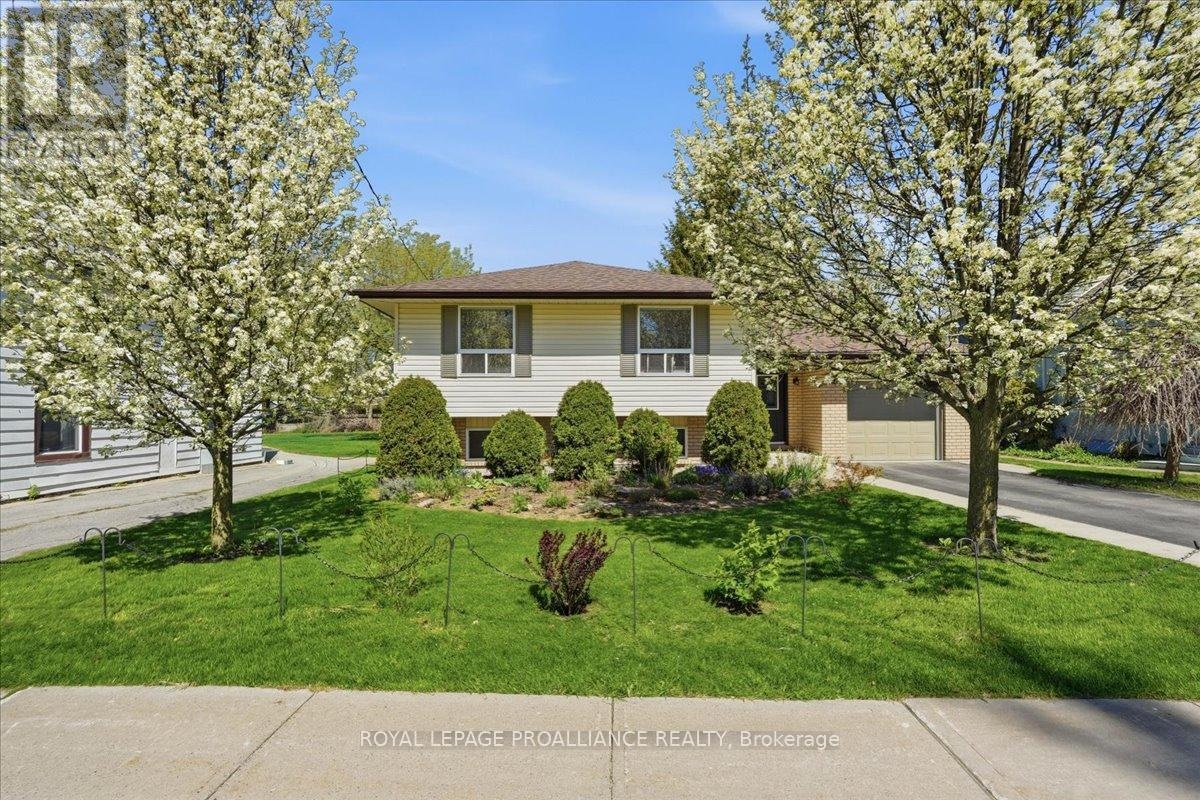 82 West Mary Street, Prince Edward County, Ontario  K0K 2T0 - Photo 2 - X13127712