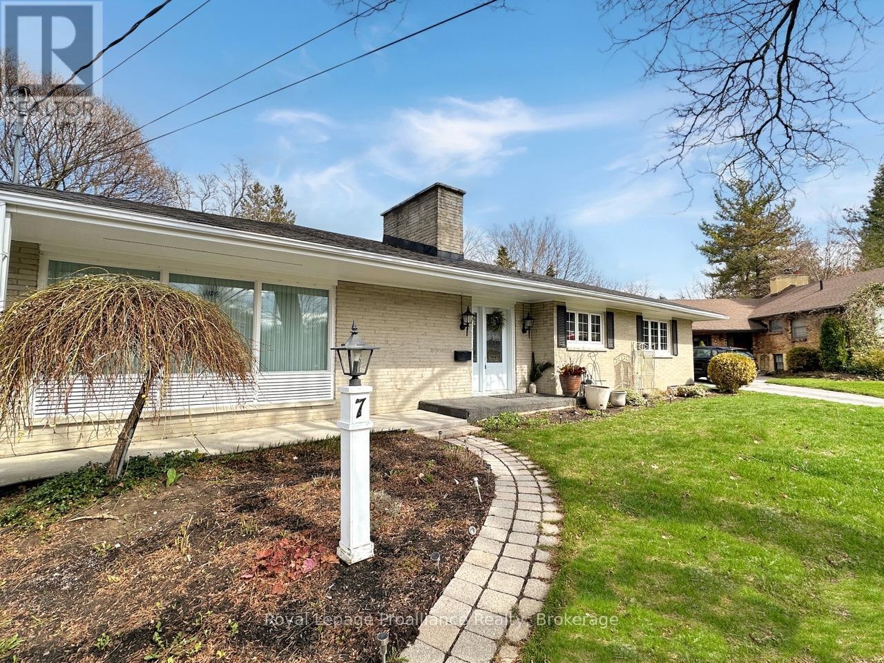 7 Eastwood Park Drive, Belleville, Ontario  K8N 1W3 - Photo 2 - X13155796