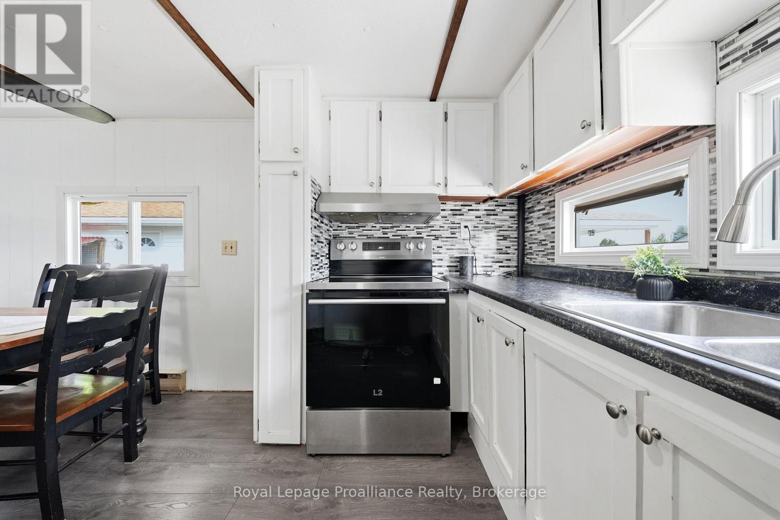 53 - 63 Whites Road, Quinte West, Ontario K8V 5P5 - Photo 10 - X13155852