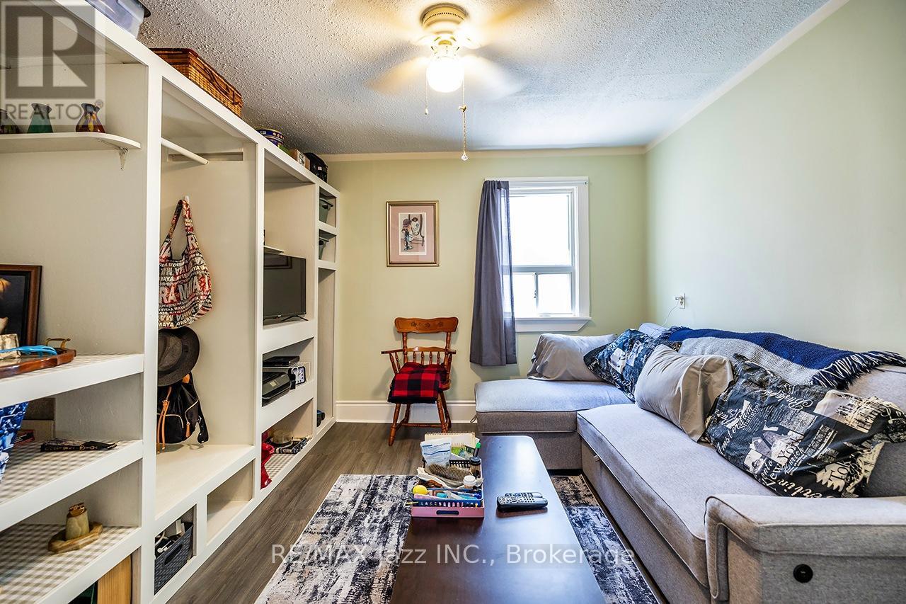 162 College Avenue, Oshawa, Ontario  L1J 1R4 - Photo 11 - E13187648