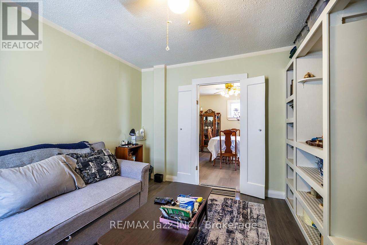 162 College Avenue, Oshawa, Ontario  L1J 1R4 - Photo 13 - E13187648