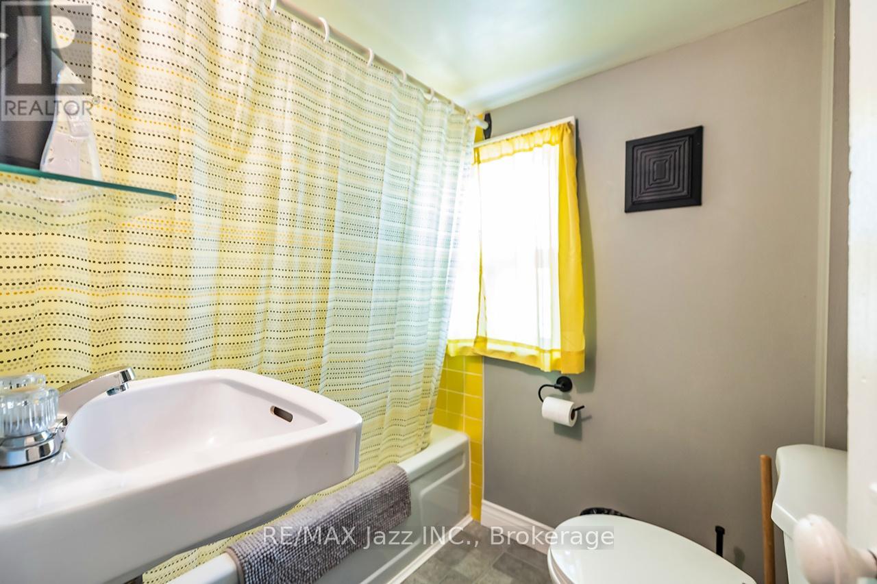 162 College Avenue, Oshawa, Ontario  L1J 1R4 - Photo 21 - E13187648