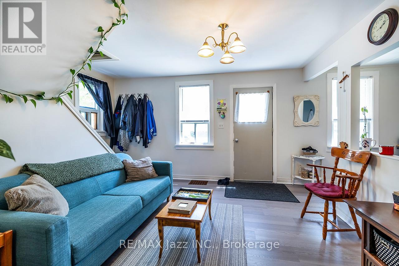 162 College Avenue, Oshawa, Ontario  L1J 1R4 - Photo 3 - E13187648