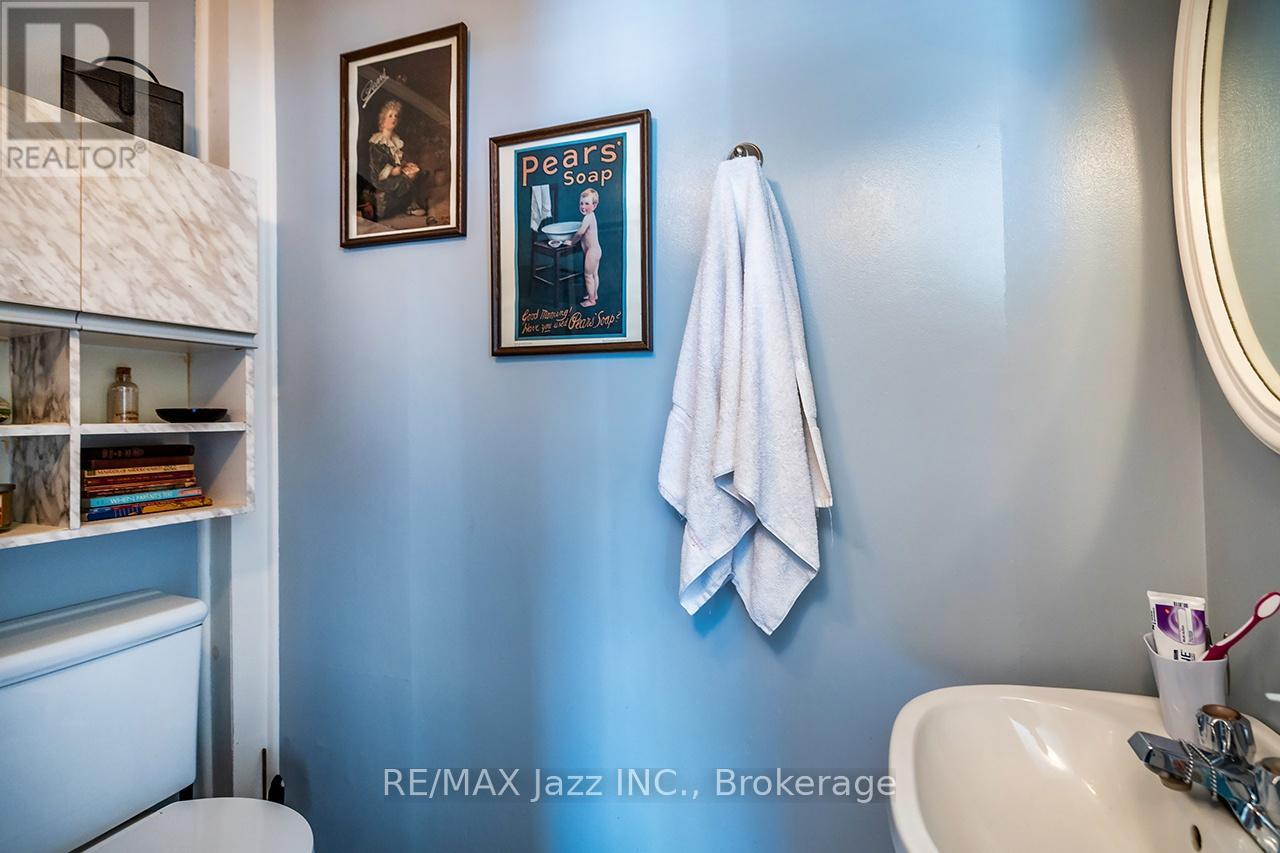 162 College Avenue, Oshawa, Ontario  L1J 1R4 - Photo 7 - E13187648