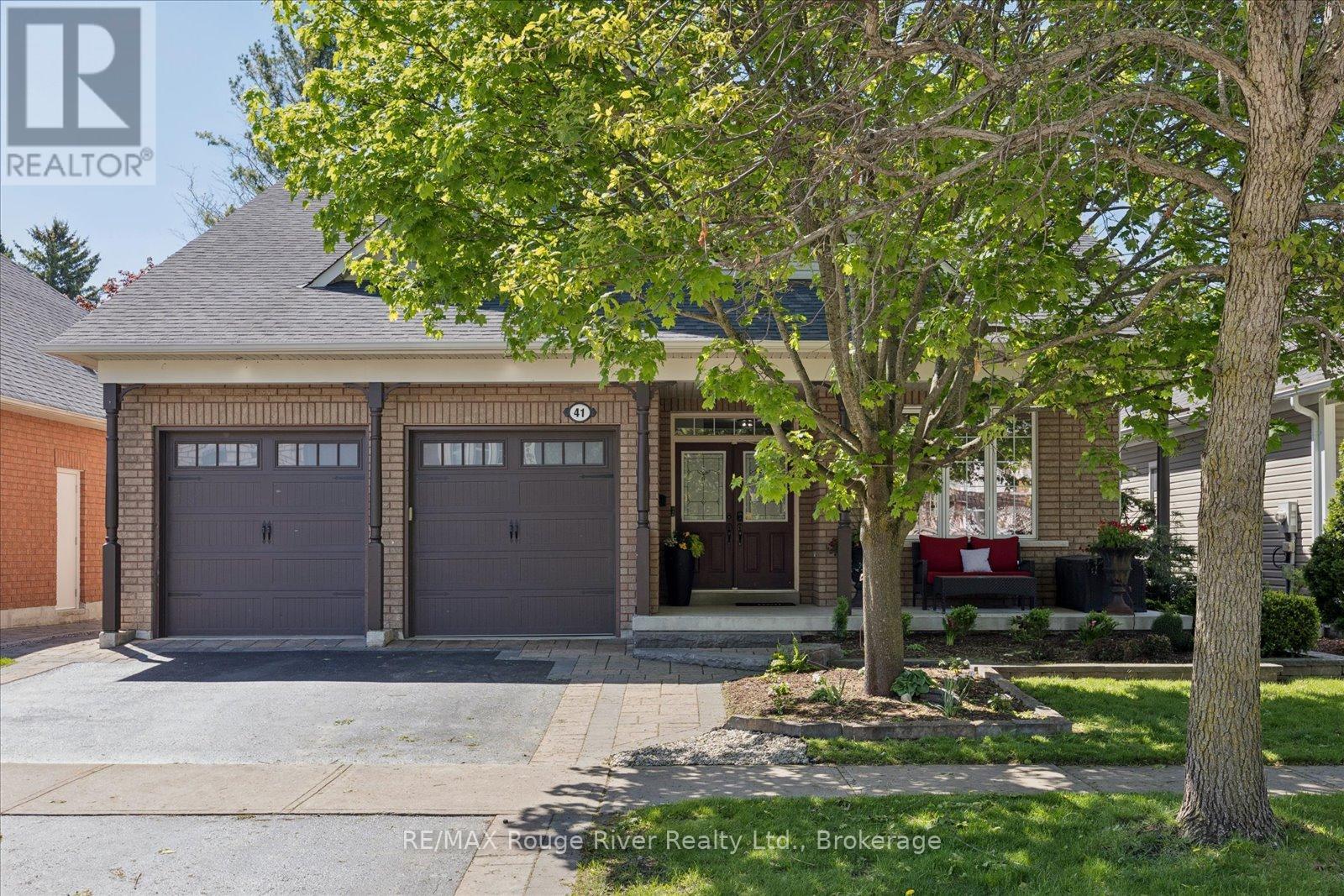 41 Leithridge Crescent, Whitby, Ontario L1M 2N2 - Photo 2 - E13206844