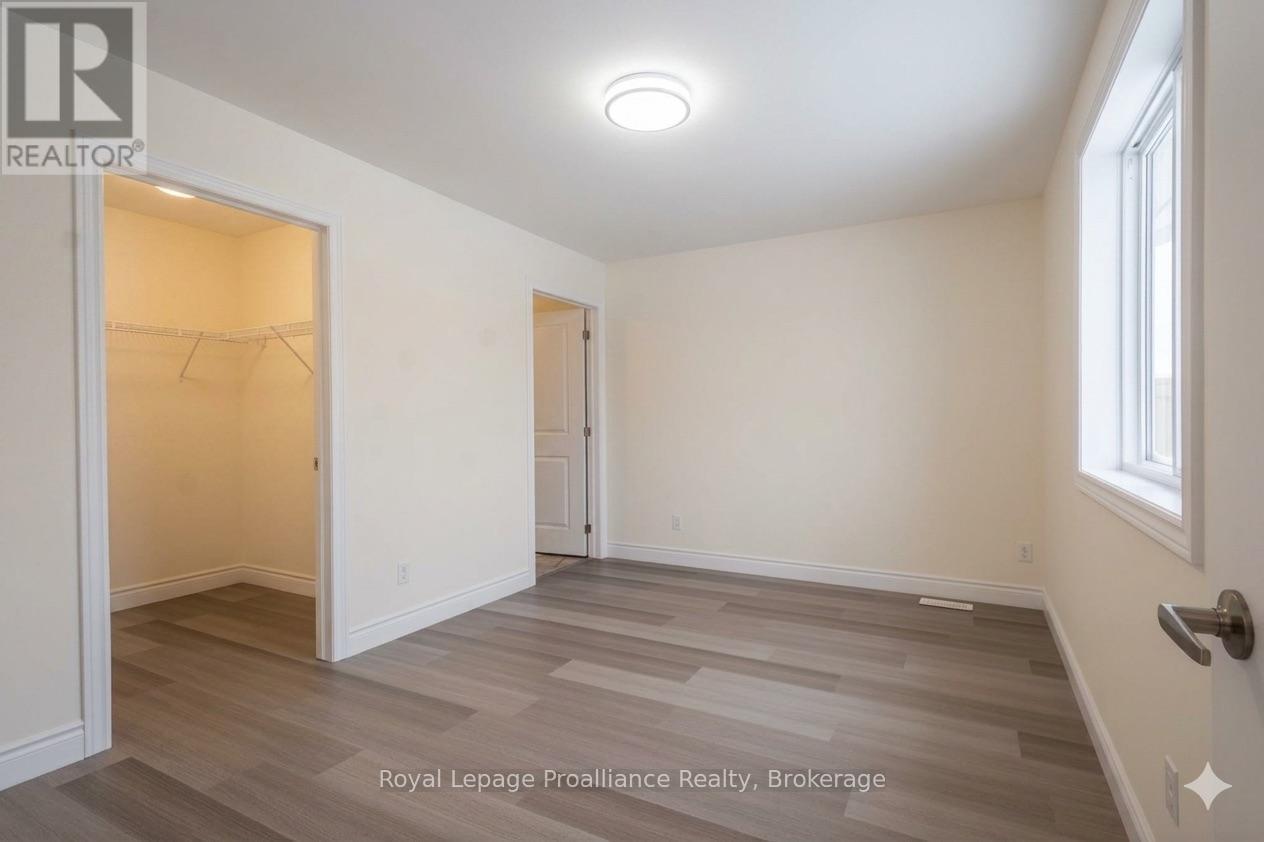 121 Farrington Crescent, Prince Edward County, Ontario  K0K 2T0 - Photo 11 - X12534456