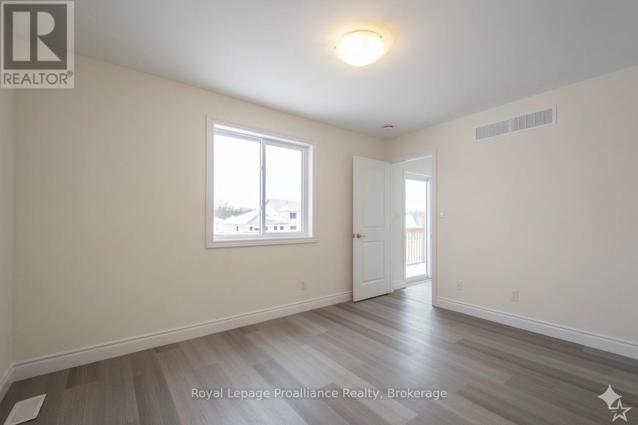 121 Farrington Crescent, Prince Edward County, Ontario  K0K 2T0 - Photo 12 - X12534456