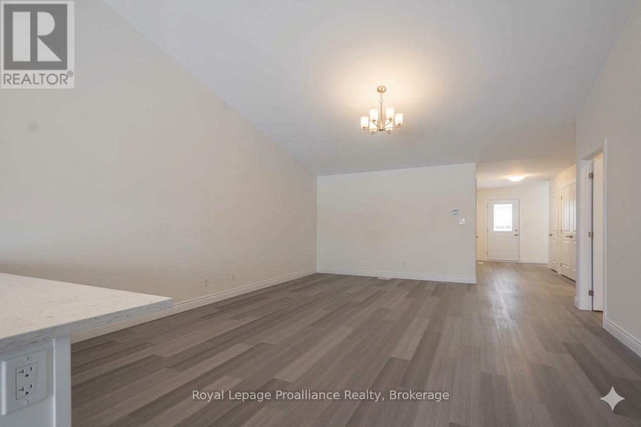 121 Farrington Crescent, Prince Edward County, Ontario  K0K 2T0 - Photo 6 - X12534456