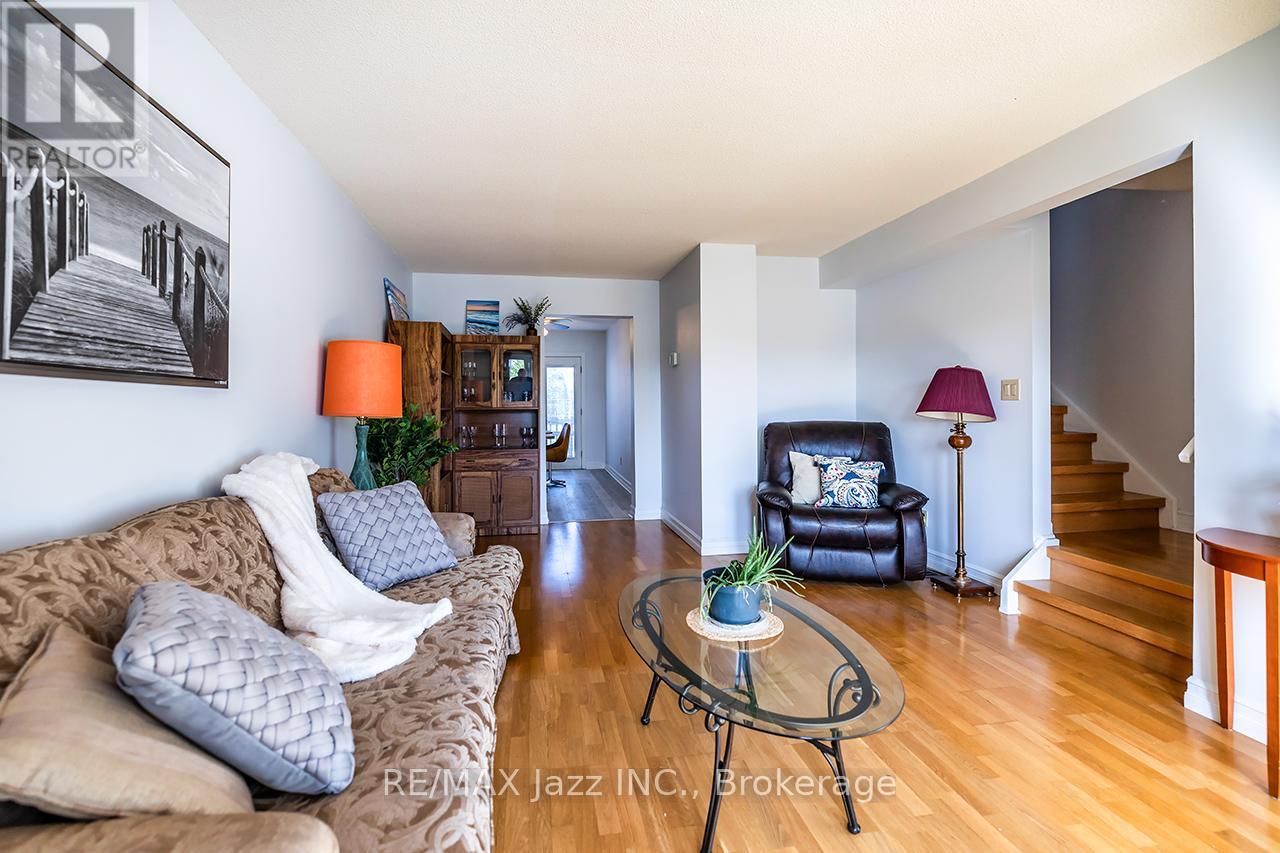 810 Kilkenny Court, Oshawa, Ontario  L1J 7B7 - Photo 7 - E13238814