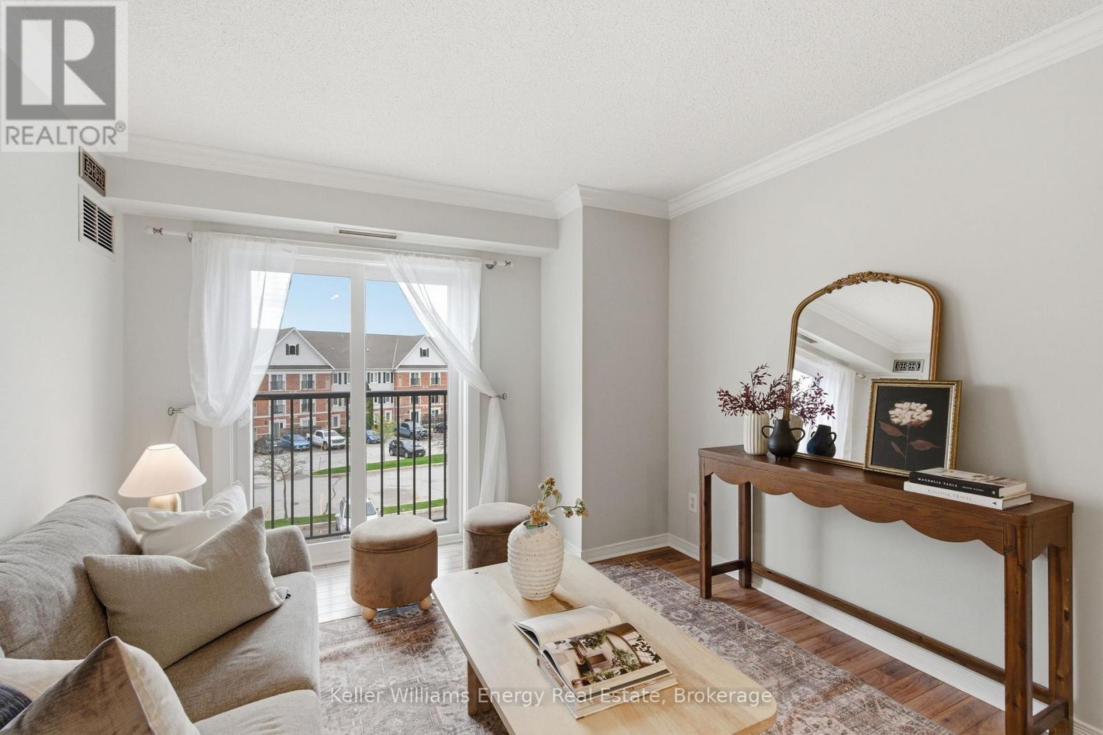 301 - 90 Aspen Springs Drive, Clarington, Ontario L1C 5N3 - Photo 11 - E13240004