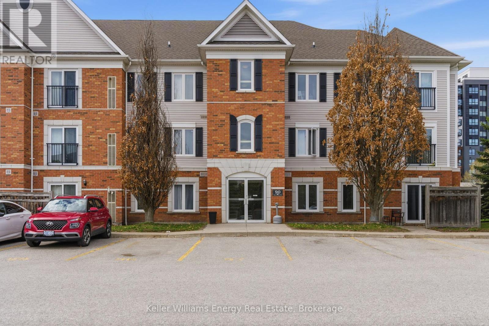 301 - 90 Aspen Springs Drive, Clarington, Ontario L1C 5N3 - Photo 2 - E13240004