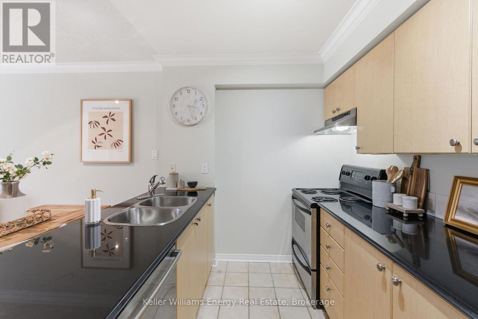301 - 90 Aspen Springs Drive, Clarington, Ontario L1C 5N3 - Photo 5 - E13240004