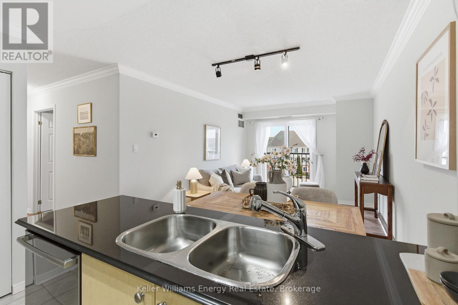 301 - 90 Aspen Springs Drive, Clarington, Ontario L1C 5N3 - Photo 7 - E13240004