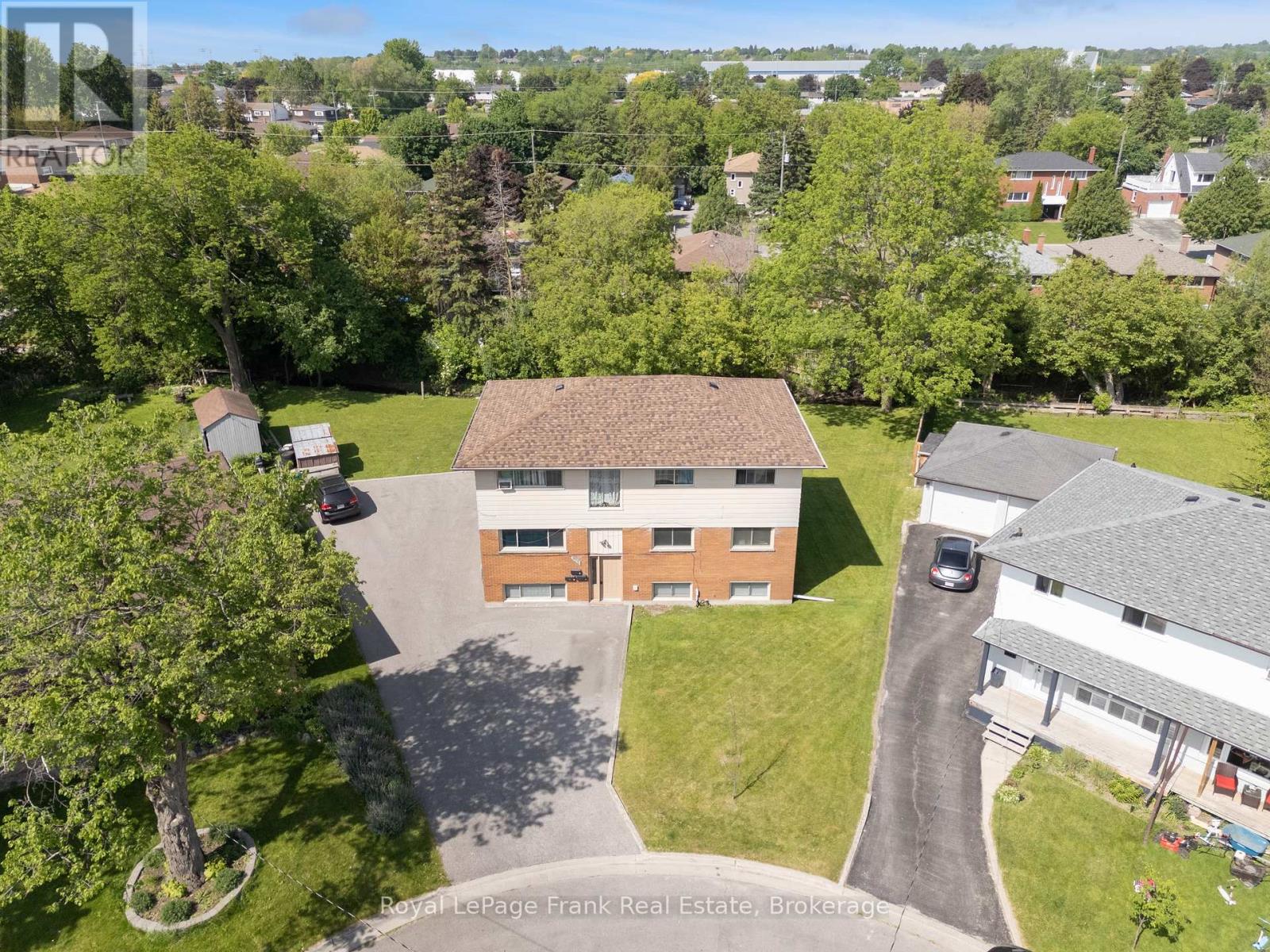 596 Talbot Court, Oshawa, Ontario  L1J 2E8 - Photo 1 - E13246582