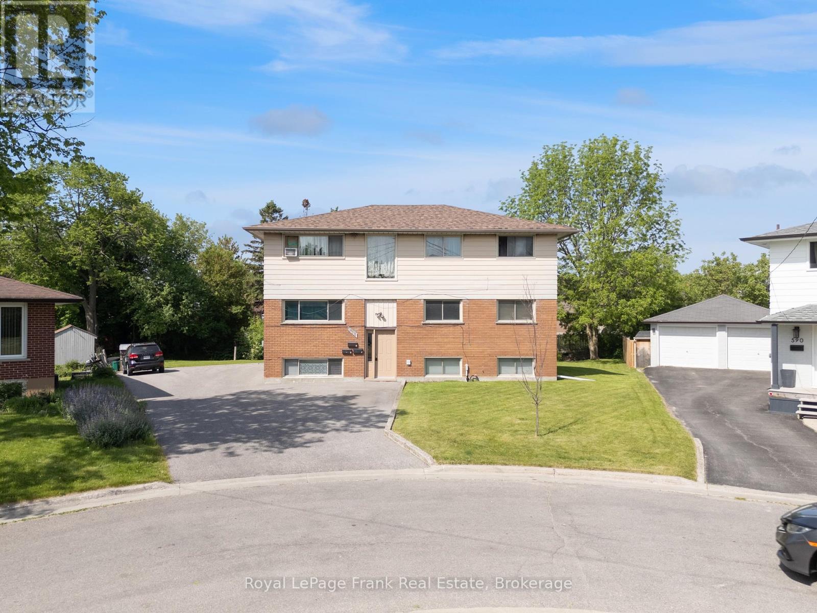 596 Talbot Court, Oshawa, Ontario  L1J 2E8 - Photo 2 - E13246582