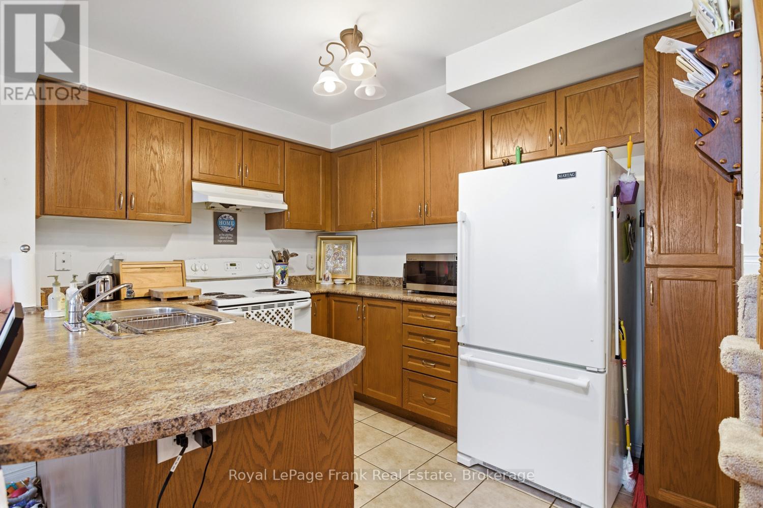 31 Linnell Street, Ajax, Ontario  L1Z 0K8 - Photo 9 - E13414008