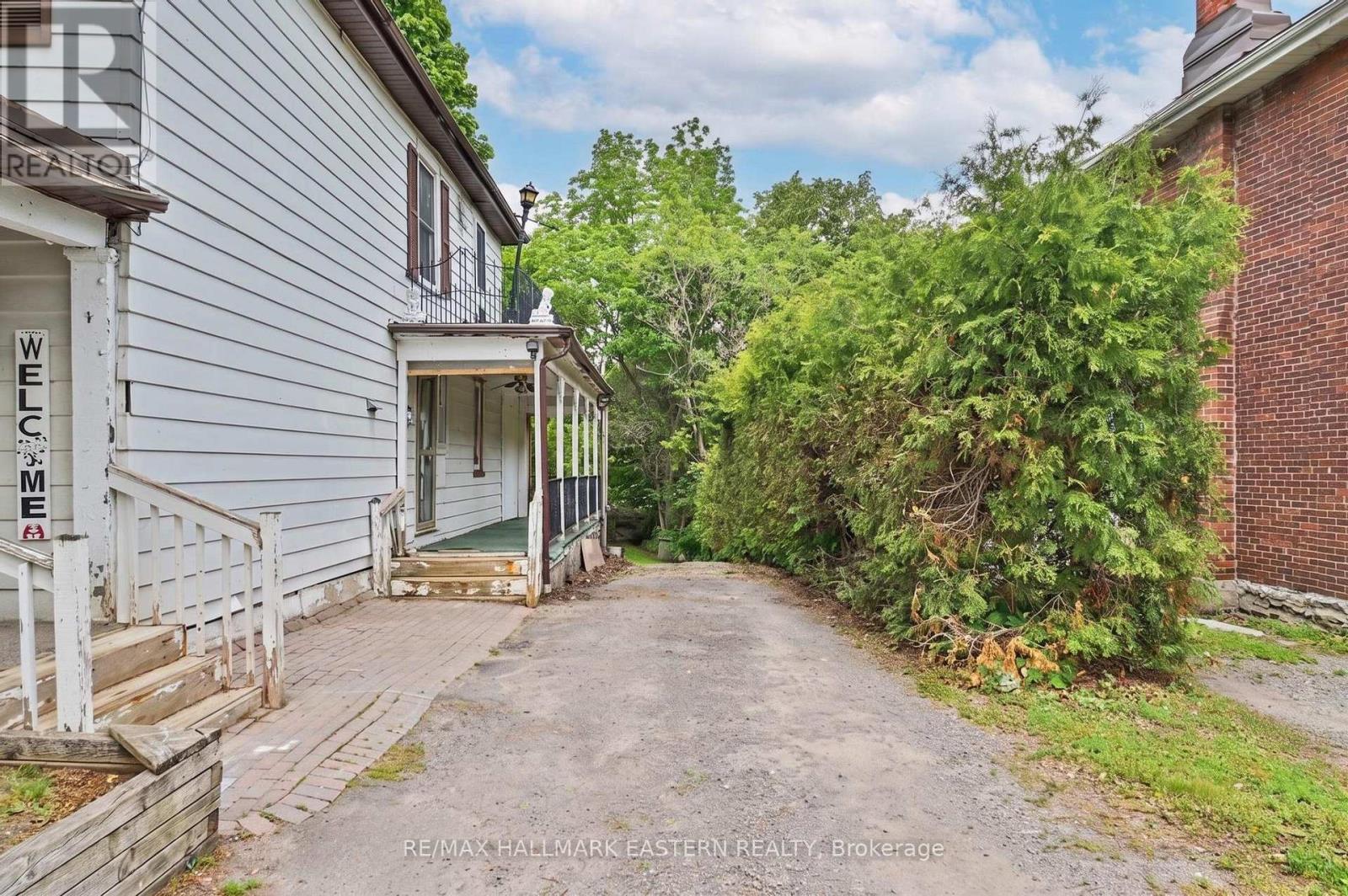 16 Holloway Street, Belleville, Ontario  K8P 1N6 - Photo 4 - X13414040