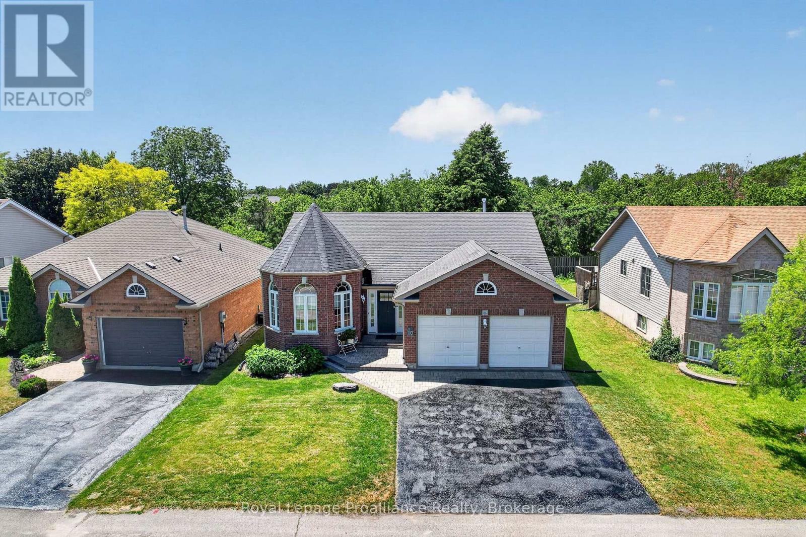 30 Heartwood Drive, Belleville, Ontario  K8P 5L9 - Photo 1 - X13425406