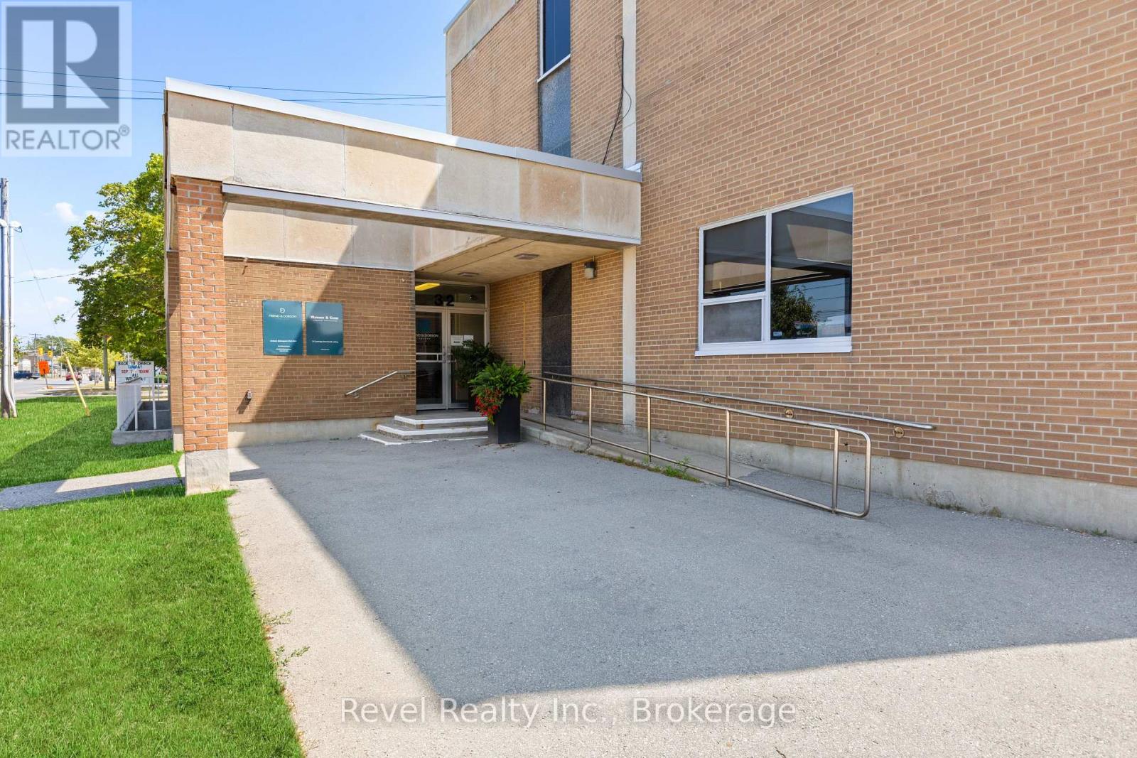Upper 2 - 34 Cambridge Street S, Kawartha Lakes, Ontario  K9V 3B8 - Photo 3 - X13427690
