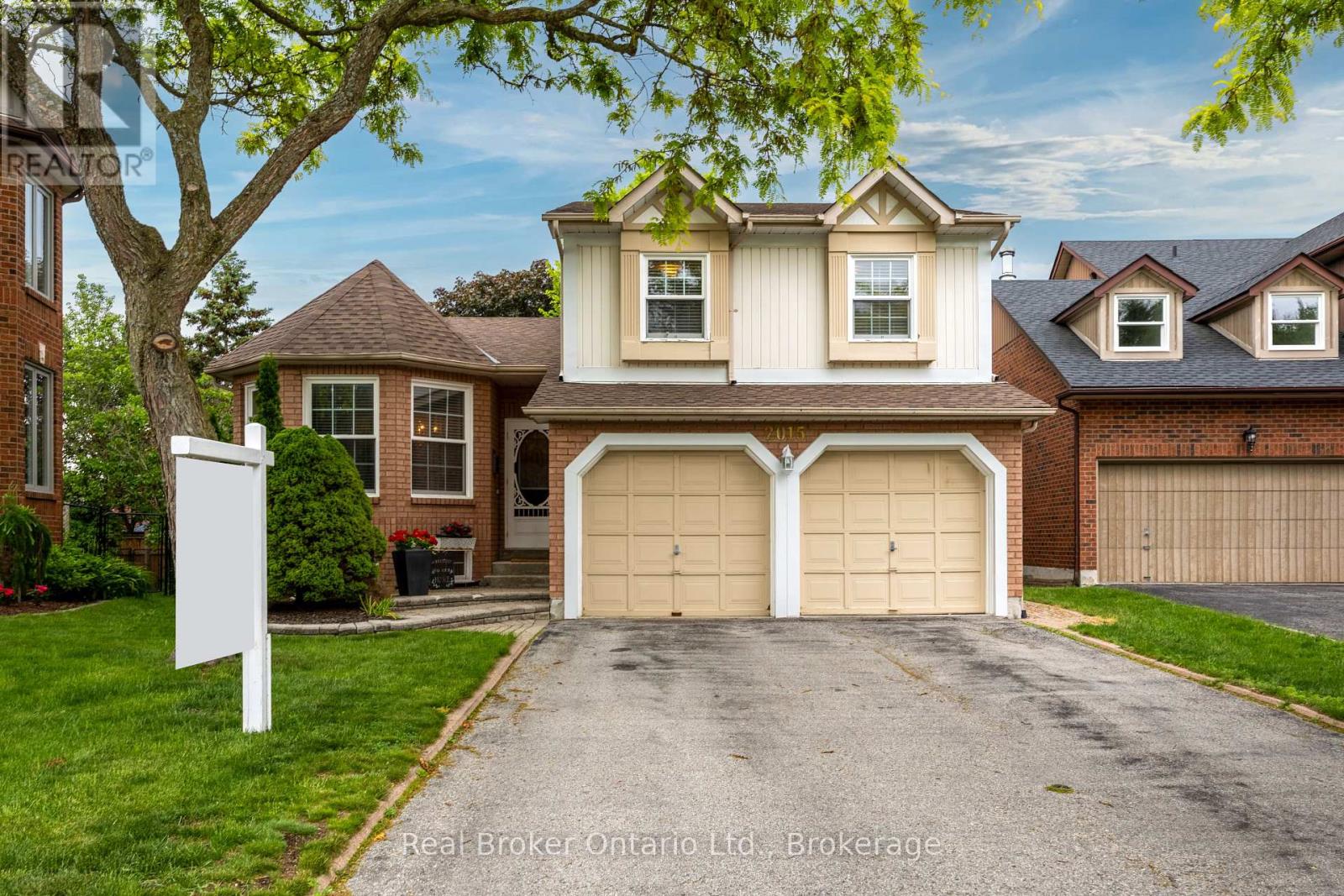 2015 BLAIRWOOD COURT, Pickering, Ontario