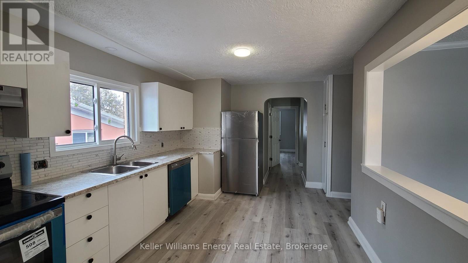 Upper - 201 Celina Street, Oshawa, Ontario L1H 4N7 - Photo 3 - E13438642