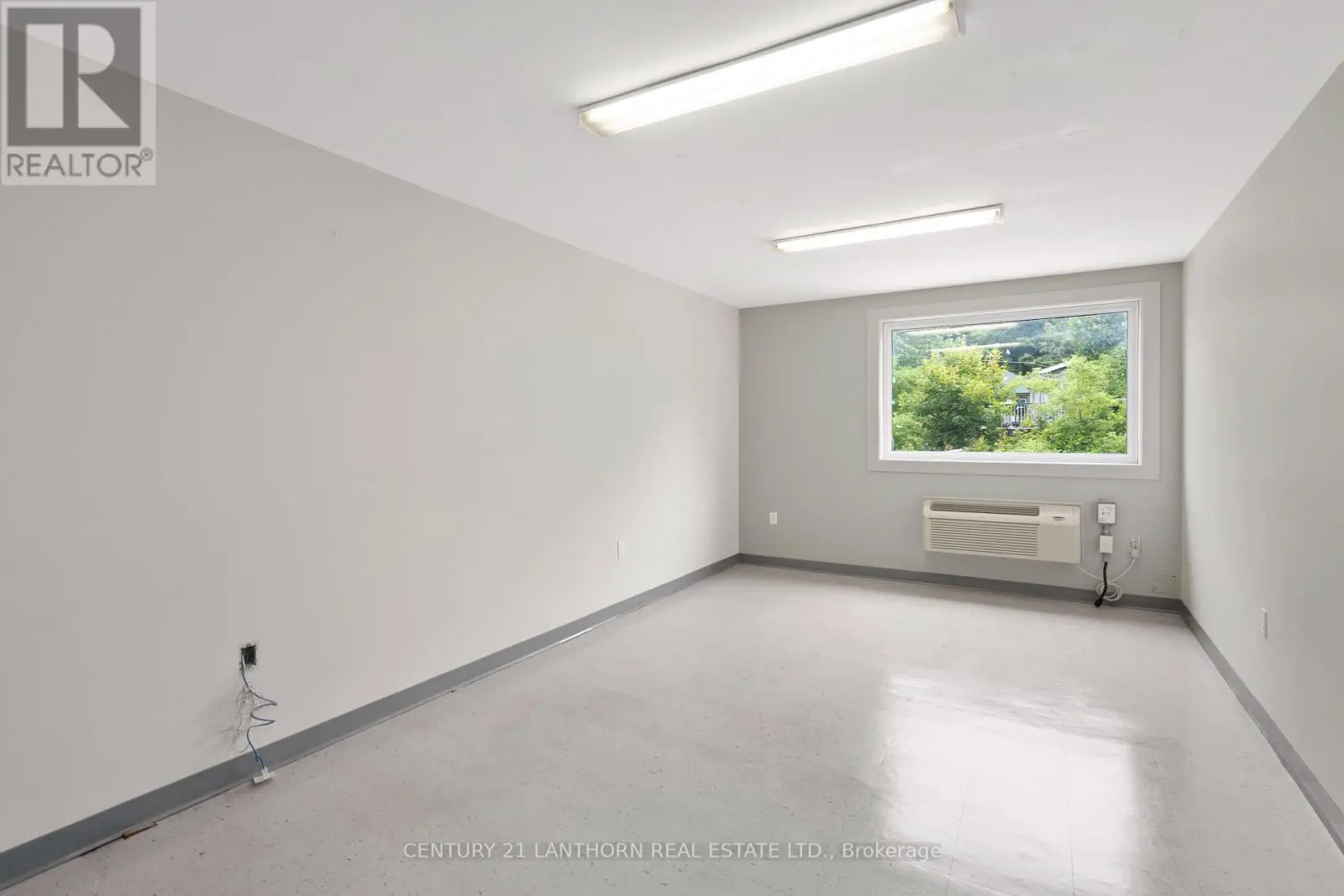 205 - 35 Bridge Street, Prince Edward County, Ontario  K0K 2T0 - Photo 3 - X9258839
